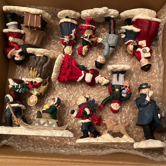 Vintage Village Square Collector Pieces - Picture 3 of 12